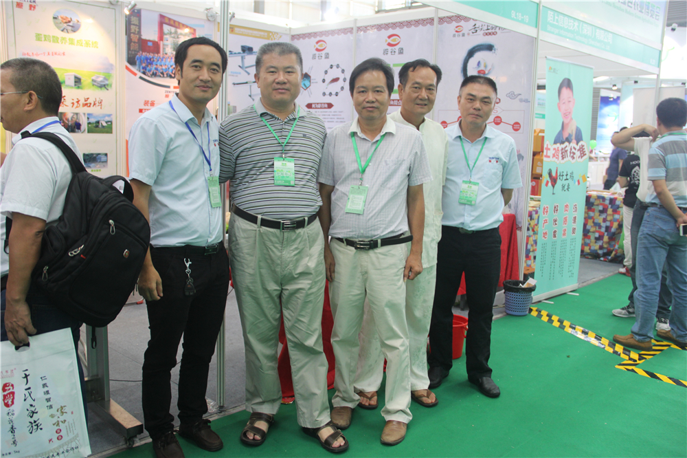 客戶合影1.jpg 客戶合影1.jpg